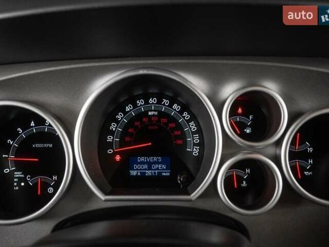 Черный Тойота Секвойя, объемом двигателя 5.7 л и пробегом 330 тыс. км за 34900 $, фото 42 на Automoto.ua