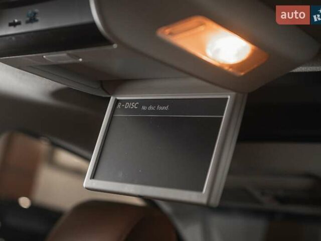 Черный Тойота Секвойя, объемом двигателя 5.7 л и пробегом 330 тыс. км за 34900 $, фото 13 на Automoto.ua