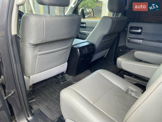 Чорний Тойота Секвойя, об'ємом двигуна 5.66 л та пробігом 120 тис. км за 27600 $, фото 15 на Automoto.ua