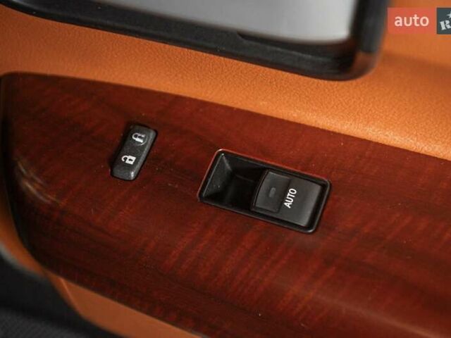 Черный Тойота Секвойя, объемом двигателя 5.7 л и пробегом 330 тыс. км за 34900 $, фото 49 на Automoto.ua