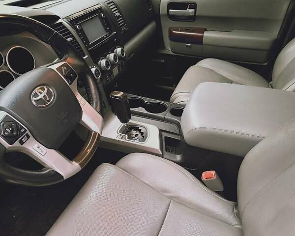 Черный Тойота Секвойя, объемом двигателя 5.7 л и пробегом 342 тыс. км за 40000 $, фото 8 на Automoto.ua