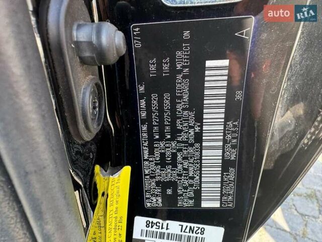 Черный Тойота Секвойя, объемом двигателя 5.7 л и пробегом 305 тыс. км за 33000 $, фото 6 на Automoto.ua
