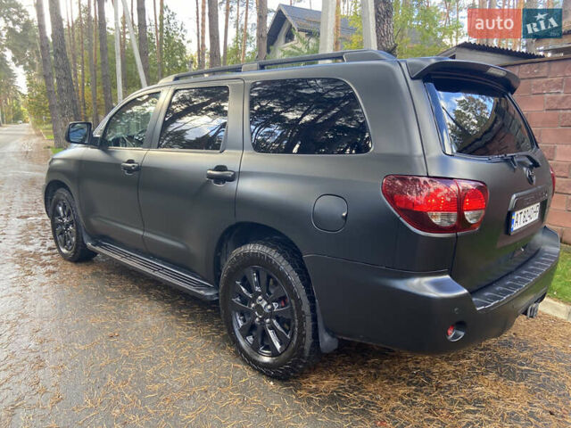Чорний Тойота Секвойя, об'ємом двигуна 5.66 л та пробігом 120 тис. км за 27600 $, фото 6 на Automoto.ua