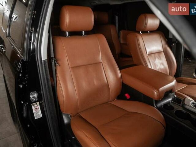 Черный Тойота Секвойя, объемом двигателя 5.7 л и пробегом 330 тыс. км за 34900 $, фото 21 на Automoto.ua