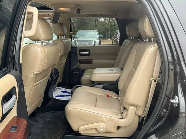 Черный Тойота Секвойя, объемом двигателя 5.7 л и пробегом 89 тыс. км за 20000 $, фото 11 на Automoto.ua