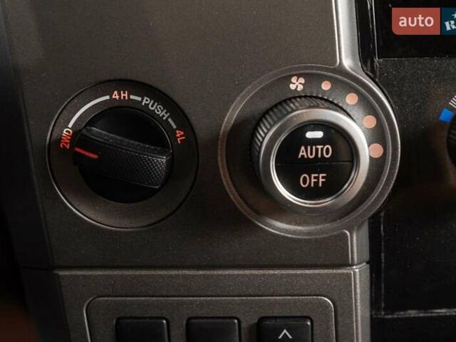 Черный Тойота Секвойя, объемом двигателя 5.7 л и пробегом 330 тыс. км за 34900 $, фото 36 на Automoto.ua