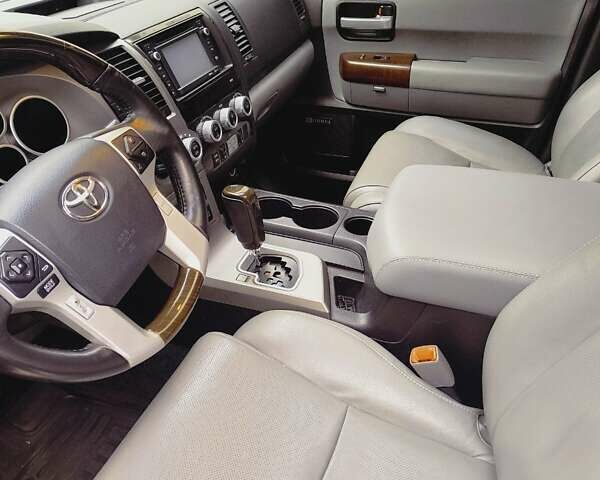 Черный Тойота Секвойя, объемом двигателя 5.7 л и пробегом 342 тыс. км за 40000 $, фото 12 на Automoto.ua