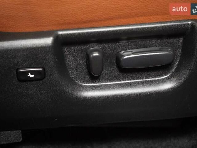 Черный Тойота Секвойя, объемом двигателя 5.7 л и пробегом 330 тыс. км за 34900 $, фото 50 на Automoto.ua