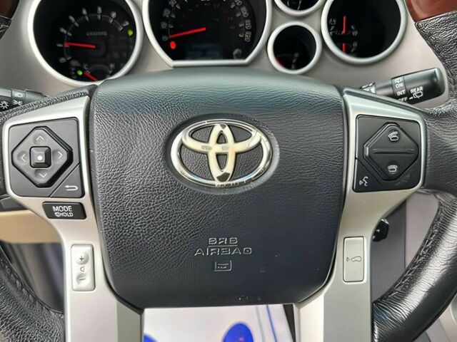 Черный Тойота Секвойя, объемом двигателя 5.7 л и пробегом 89 тыс. км за 20000 $, фото 8 на Automoto.ua