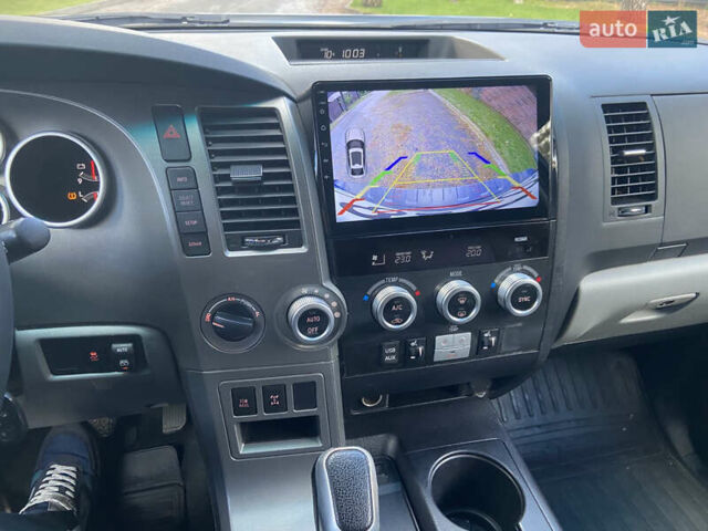 Чорний Тойота Секвойя, об'ємом двигуна 5.66 л та пробігом 120 тис. км за 27600 $, фото 10 на Automoto.ua