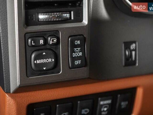 Черный Тойота Секвойя, объемом двигателя 5.7 л и пробегом 330 тыс. км за 34900 $, фото 41 на Automoto.ua