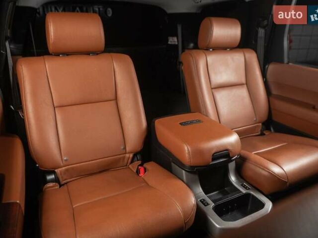 Черный Тойота Секвойя, объемом двигателя 5.7 л и пробегом 330 тыс. км за 34900 $, фото 16 на Automoto.ua