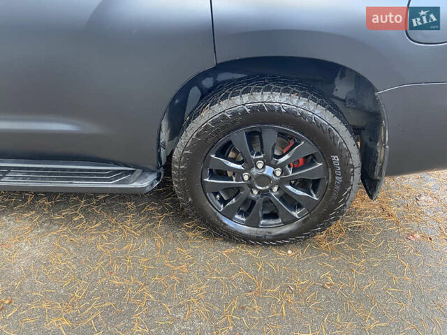 Чорний Тойота Секвойя, об'ємом двигуна 5.66 л та пробігом 120 тис. км за 27600 $, фото 16 на Automoto.ua