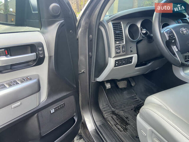 Чорний Тойота Секвойя, об'ємом двигуна 5.66 л та пробігом 120 тис. км за 27600 $, фото 14 на Automoto.ua