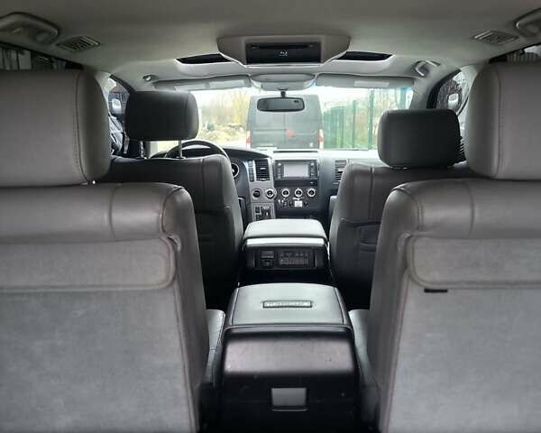 Черный Тойота Секвойя, объемом двигателя 5.7 л и пробегом 342 тыс. км за 40000 $, фото 7 на Automoto.ua