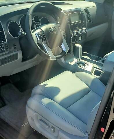 Черный Тойота Секвойя, объемом двигателя 5.7 л и пробегом 280 тыс. км за 27500 $, фото 12 на Automoto.ua