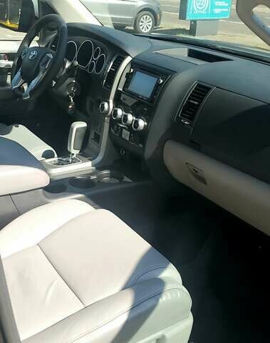 Черный Тойота Секвойя, объемом двигателя 5.7 л и пробегом 280 тыс. км за 27500 $, фото 18 на Automoto.ua