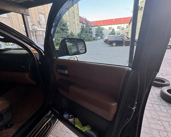 Чорний Тойота Секвойя, об'ємом двигуна 5.66 л та пробігом 212 тис. км за 42500 $, фото 5 на Automoto.ua