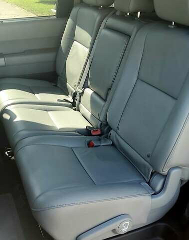 Черный Тойота Секвойя, объемом двигателя 5.7 л и пробегом 280 тыс. км за 27500 $, фото 20 на Automoto.ua