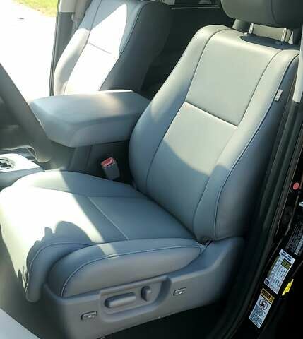 Черный Тойота Секвойя, объемом двигателя 5.7 л и пробегом 280 тыс. км за 27500 $, фото 11 на Automoto.ua