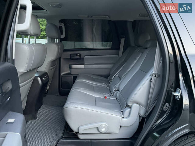 Черный Тойота Секвойя, объемом двигателя 5.66 л и пробегом 188 тыс. км за 32500 $, фото 29 на Automoto.ua