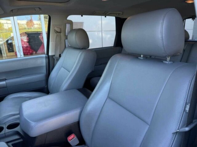 Черный Тойота Секвойя, объемом двигателя 5.7 л и пробегом 71 тыс. км за 25100 $, фото 8 на Automoto.ua