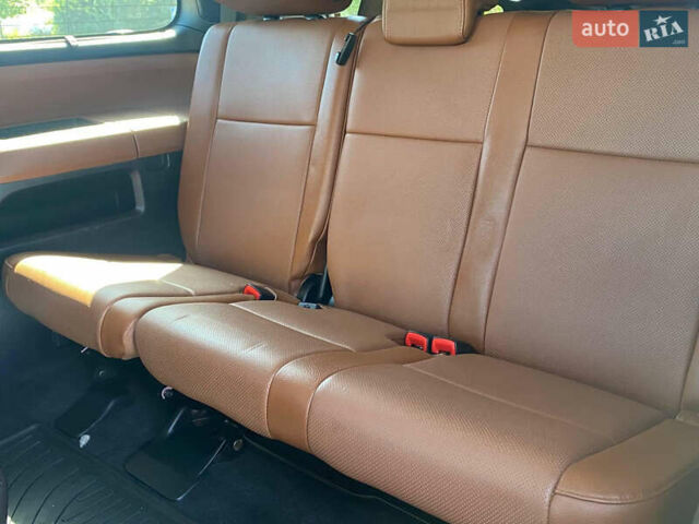 Черный Тойота Секвойя, объемом двигателя 5.69 л и пробегом 97 тыс. км за 45500 $, фото 14 на Automoto.ua