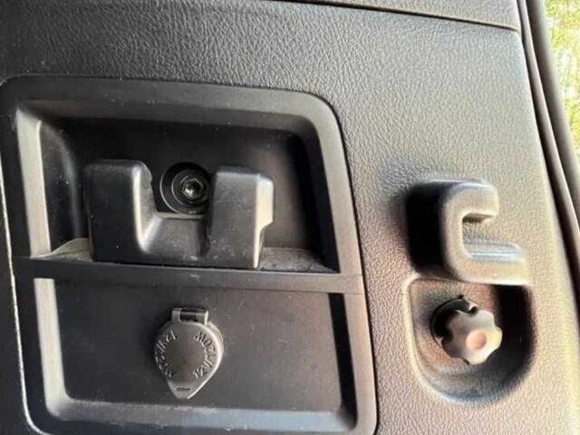 Черный Тойота Секвойя, объемом двигателя 5.7 л и пробегом 42 тыс. км за 6900 $, фото 22 на Automoto.ua