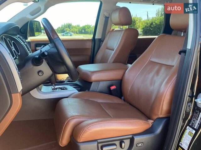 Черный Тойота Секвойя, объемом двигателя 5.69 л и пробегом 97 тыс. км за 45500 $, фото 12 на Automoto.ua