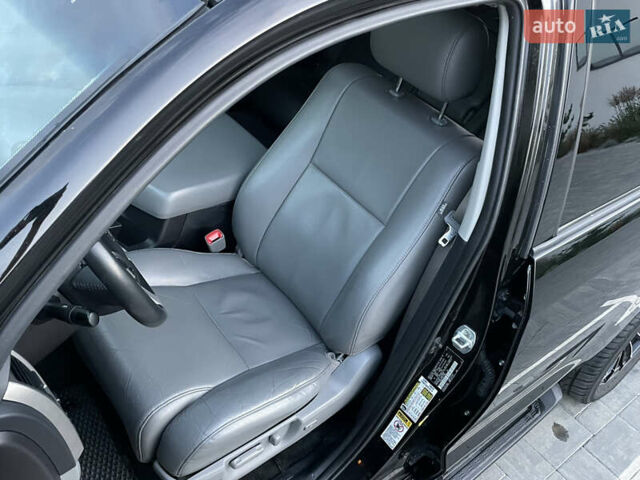 Черный Тойота Секвойя, объемом двигателя 5.66 л и пробегом 188 тыс. км за 32500 $, фото 24 на Automoto.ua