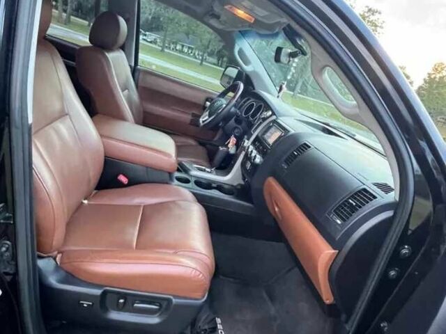 Черный Тойота Секвойя, объемом двигателя 5.7 л и пробегом 42 тыс. км за 6900 $, фото 4 на Automoto.ua