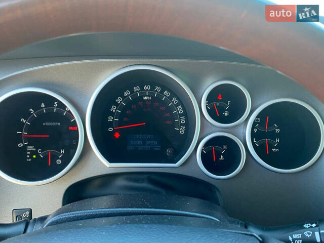 Черный Тойота Секвойя, объемом двигателя 5.69 л и пробегом 97 тыс. км за 45500 $, фото 11 на Automoto.ua