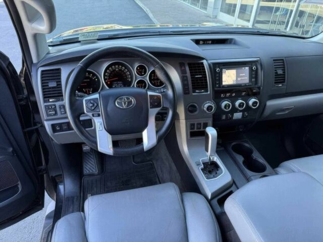 Черный Тойота Секвойя, объемом двигателя 5.7 л и пробегом 71 тыс. км за 25100 $, фото 6 на Automoto.ua