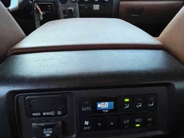 Черный Тойота Секвойя, объемом двигателя 5.7 л и пробегом 42 тыс. км за 6900 $, фото 12 на Automoto.ua