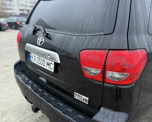 Черный Тойота Секвойя, объемом двигателя 5.7 л и пробегом 107 тыс. км за 41900 $, фото 4 на Automoto.ua