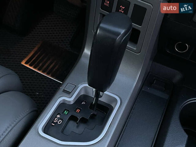 Черный Тойота Секвойя, объемом двигателя 5.66 л и пробегом 188 тыс. км за 30900 $, фото 33 на Automoto.ua