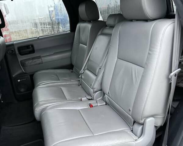 Черный Тойота Секвойя, объемом двигателя 5.7 л и пробегом 107 тыс. км за 41900 $, фото 22 на Automoto.ua