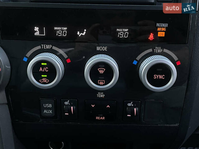 Черный Тойота Секвойя, объемом двигателя 5.66 л и пробегом 188 тыс. км за 32500 $, фото 34 на Automoto.ua