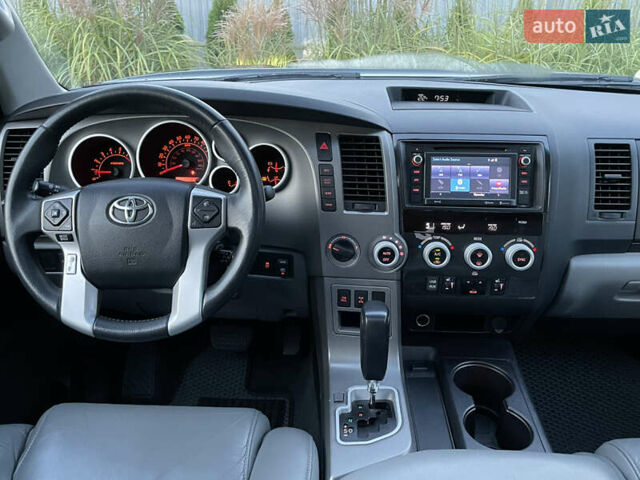 Черный Тойота Секвойя, объемом двигателя 5.66 л и пробегом 188 тыс. км за 32500 $, фото 20 на Automoto.ua