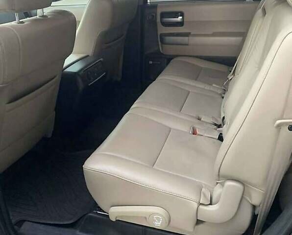 Черный Тойота Секвойя, объемом двигателя 5.7 л и пробегом 88 тыс. км за 39500 $, фото 6 на Automoto.ua