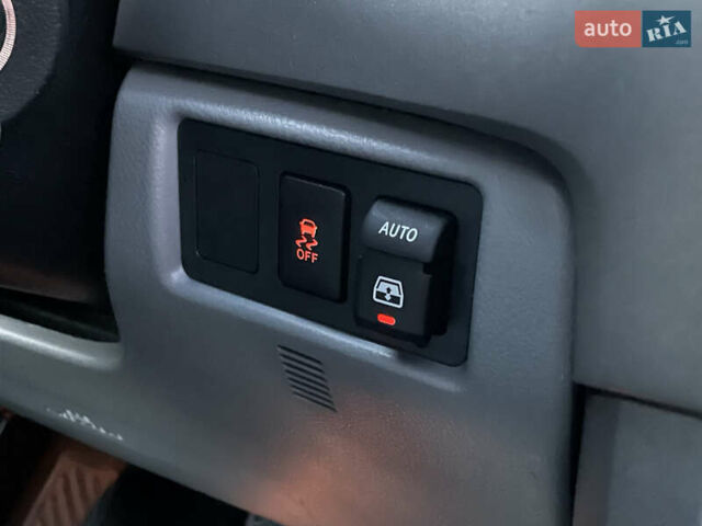 Черный Тойота Секвойя, объемом двигателя 5.66 л и пробегом 188 тыс. км за 32500 $, фото 38 на Automoto.ua