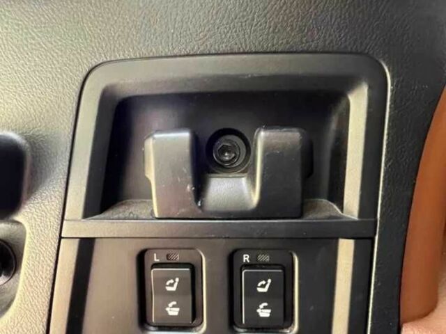 Черный Тойота Секвойя, объемом двигателя 5.7 л и пробегом 42 тыс. км за 6900 $, фото 21 на Automoto.ua