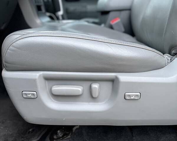 Черный Тойота Секвойя, объемом двигателя 5.7 л и пробегом 107 тыс. км за 41900 $, фото 30 на Automoto.ua