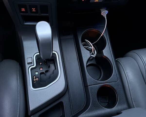 Черный Тойота Секвойя, объемом двигателя 5.7 л и пробегом 107 тыс. км за 41900 $, фото 17 на Automoto.ua