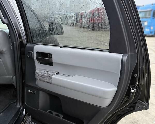 Черный Тойота Секвойя, объемом двигателя 5.7 л и пробегом 107 тыс. км за 41900 $, фото 26 на Automoto.ua