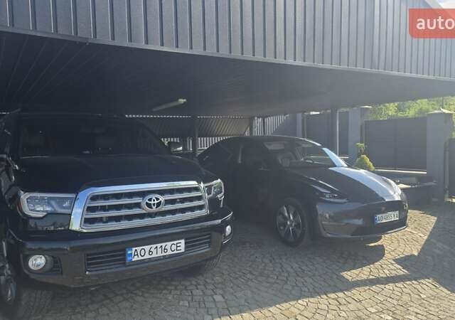 Черный Тойота Секвойя, объемом двигателя 5.7 л и пробегом 88 тыс. км за 39500 $, фото 2 на Automoto.ua