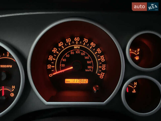 Черный Тойота Секвойя, объемом двигателя 5.66 л и пробегом 188 тыс. км за 30900 $, фото 37 на Automoto.ua