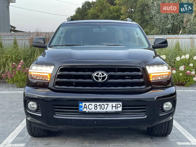 Черный Тойота Секвойя, объемом двигателя 5.66 л и пробегом 188 тыс. км за 32500 $, фото 2 на Automoto.ua