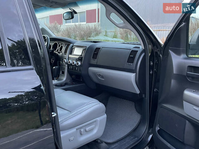 Черный Тойота Секвойя, объемом двигателя 5.66 л и пробегом 188 тыс. км за 30900 $, фото 22 на Automoto.ua