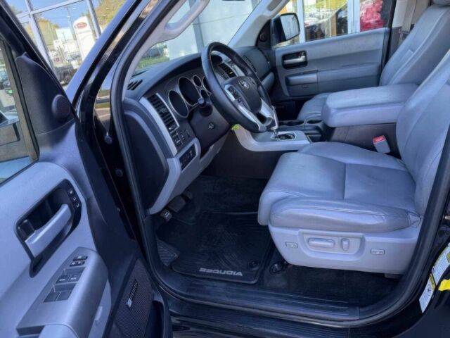 Черный Тойота Секвойя, объемом двигателя 5.7 л и пробегом 71 тыс. км за 25100 $, фото 7 на Automoto.ua